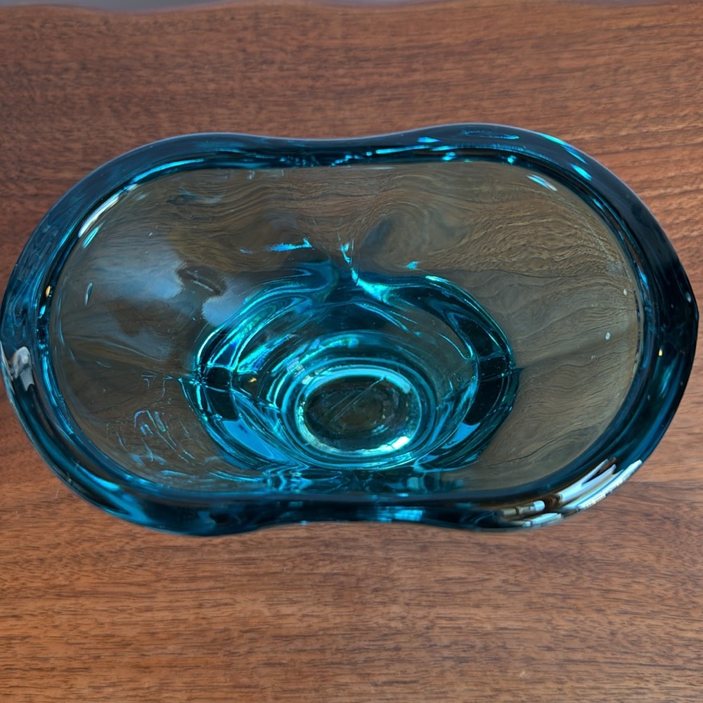 Heavy handblown MCM glass vase. Blue/teal color. - Picture 4 of 7